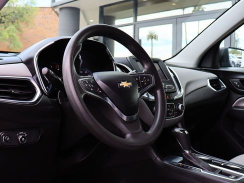 Used 2021 Chevrolet Equinox LS FWD image 39
