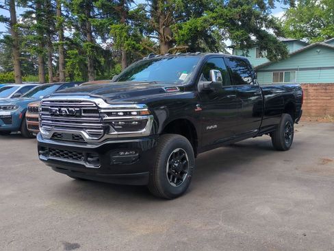 New 2026 RAM 2500 Laramie AWD/4WD image 3
