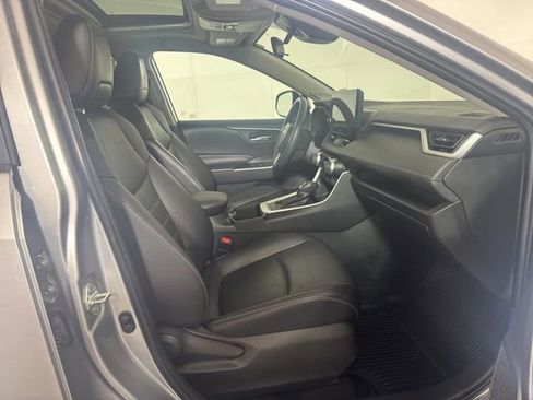 Used 2023 Toyota RAV4 XLE Premium image 4