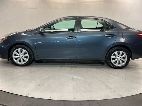 Used 2016 Toyota Corolla LE FWD image 2