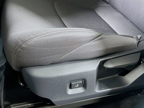 Certified 2025 Toyota Tacoma SR5 AWD/4WD image 17