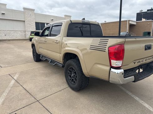 Used 2017 Toyota Tacoma SR5 w/ Tow Package image 7