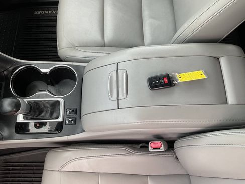 Used 2016 Toyota Highlander XLE AWD/4WD image 27