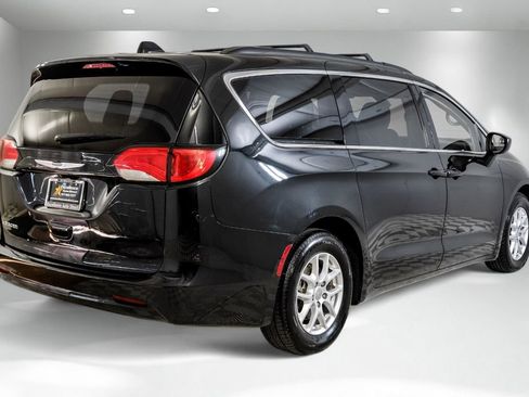 Used 2020 Chrysler Voyager Lxi image 6