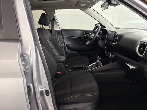 Used 2025 Hyundai Venue SEL FWD image 39