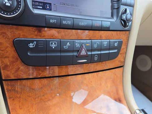 Used 2008 Mercedes-Benz E 350 4MATIC Sedan image 12