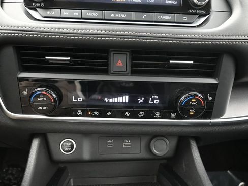 Used 2023 Nissan Rogue SV w/ SV Premium B Package AWD/4WD image 18