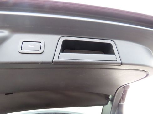 Used 2021 Land Rover Range Rover Velar R-Dynamic S image 22