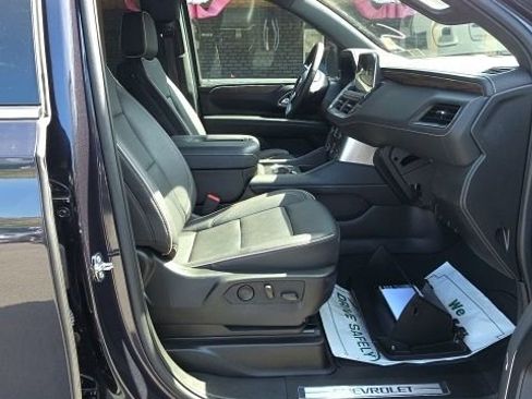 Used 2023 Chevrolet Suburban Premier image 12