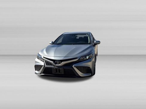 Used 2022 Toyota Camry SE w/ Carpet Mat Package (TMS) FWD image 9