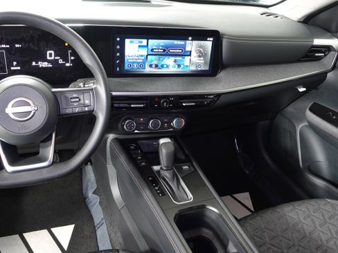 Certified 2025 Nissan Kicks SV w/ Charging Package image 34