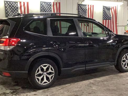 Used 2021 Subaru Forester Premium image 3