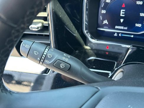 Used 2025 Chevrolet Silverado 2500 LTZ w/ LTZ Convenience Package AWD/4WD image 32