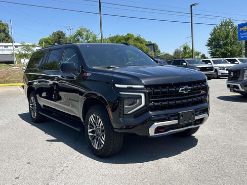 Used 2025 Chevrolet Suburban Z71 AWD/4WD image 1