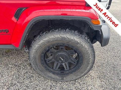 Used 2023 Jeep Gladiator Sport AWD/4WD image 16