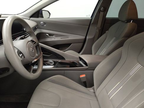 Used 2023 Hyundai Elantra SEL w/ Preferred Accessory Package FWD image 17