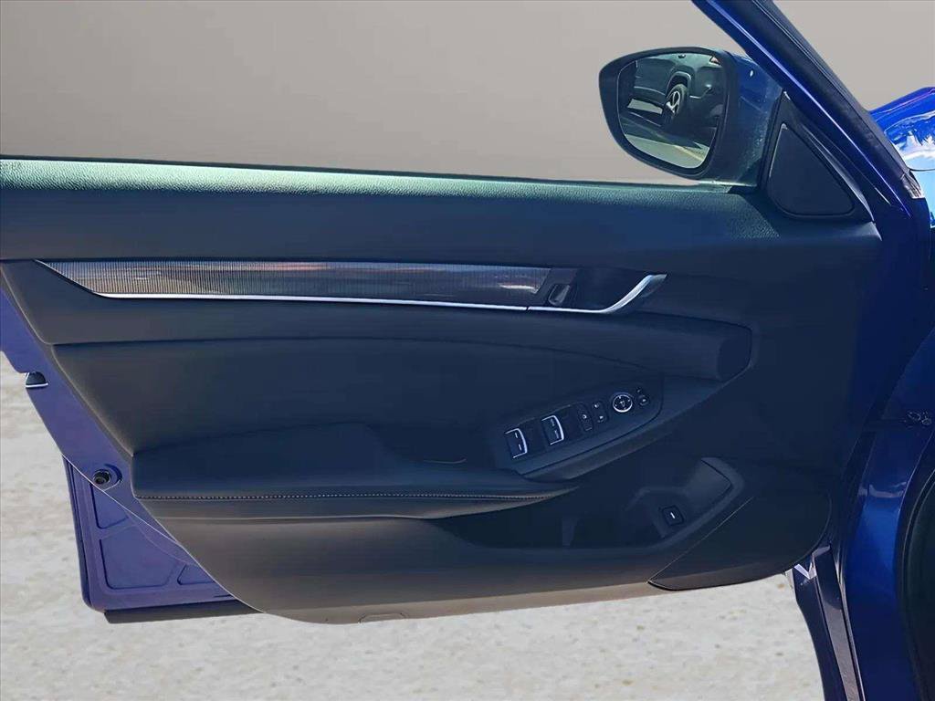 Used 2018 Honda Accord Sport image 14