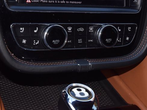 Used 2020 Bentley Bentayga image 29