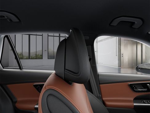 Used 2025 Mercedes-Benz GLC 300 image 43