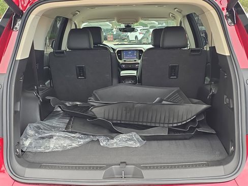 Used 2020 GMC Acadia Denali w/ Technology Package image 9