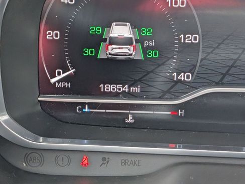 Used 2023 GMC Yukon SLT w/ SLT Premium Package image 19