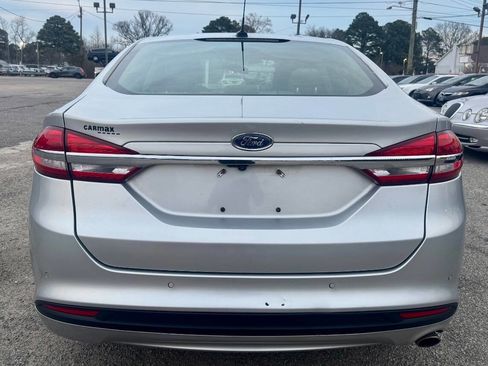 Used 2017 Ford Fusion SE image 4