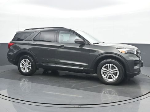Used 2023 Ford Explorer XLT AWD/4WD image 8