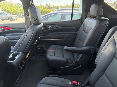 Used 2025 Chevrolet Traverse RS AWD/4WD image 7