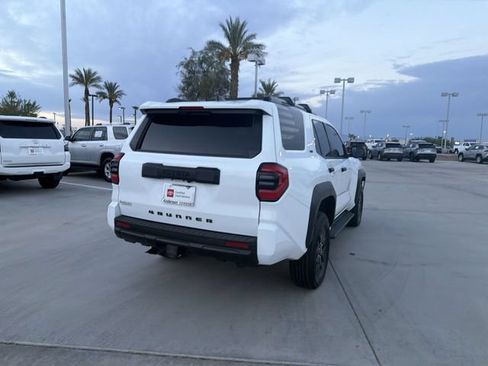 Certified 2025 Toyota 4Runner SR5 AWD/4WD image 5