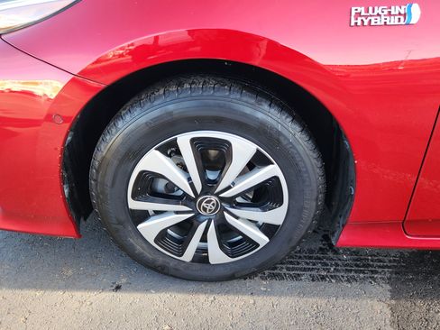 Used 2017 Toyota Prius Prime Advanced image 21