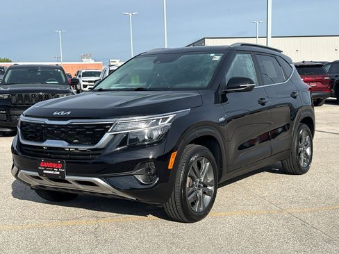Used 2023 Kia Seltos S AWD/4WD image 2
