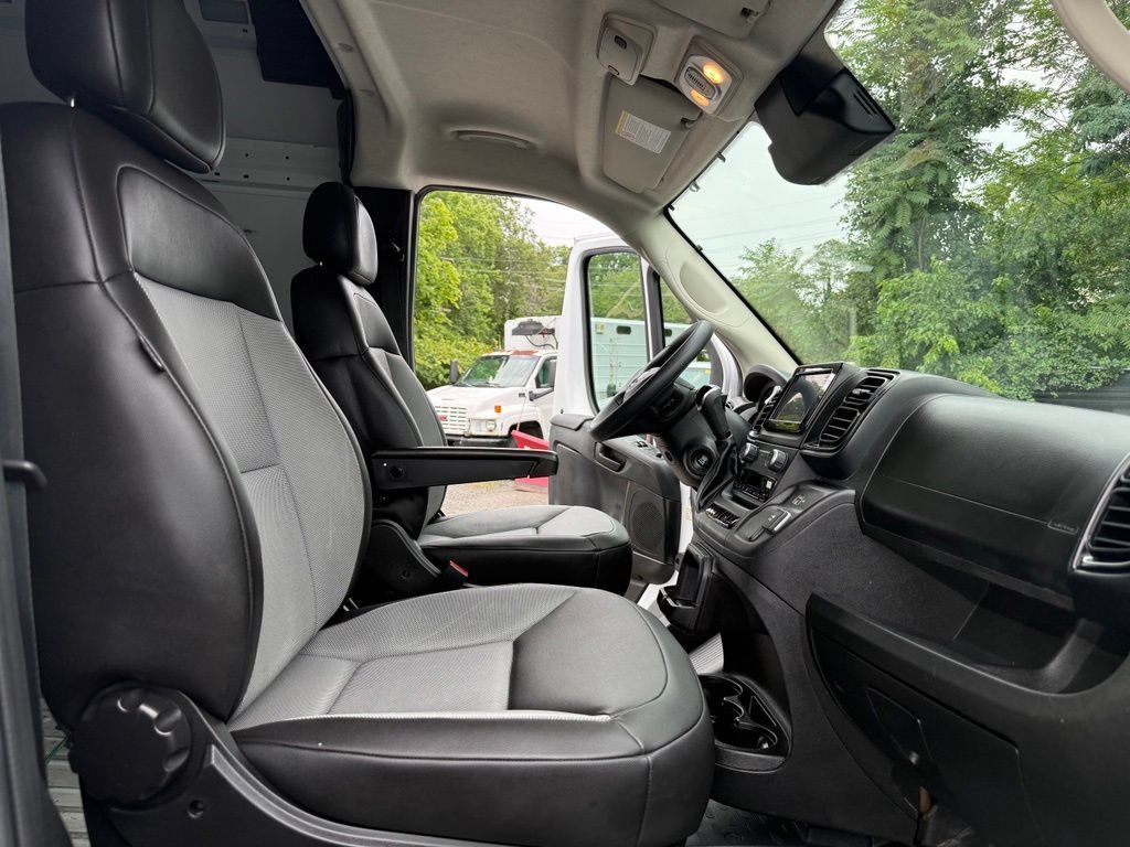 Used 2025 RAM ProMaster 2500 w/ Convenience Group FWD image 24