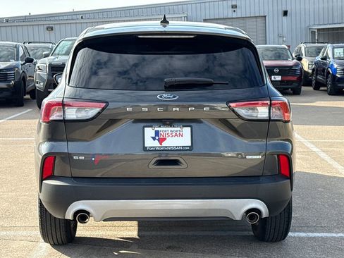 Used 2020 Ford Escape SE image 8