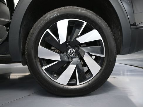 Used 2024 Volkswagen Atlas Cross Sport SE image 13