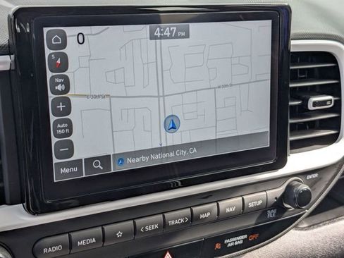 Used 2025 Hyundai Venue Limited FWD image 21