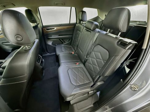 Used 2025 Volkswagen Atlas SE AWD/4WD image 27