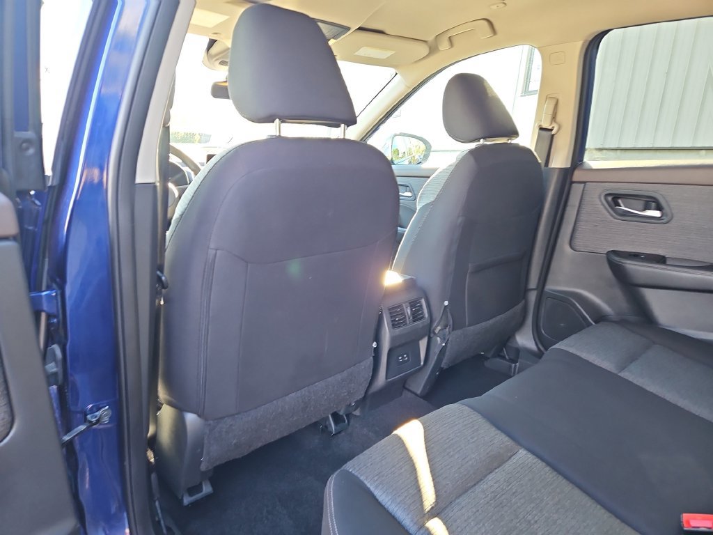 Used 2023 Nissan Rogue SV AWD/4WD image 16