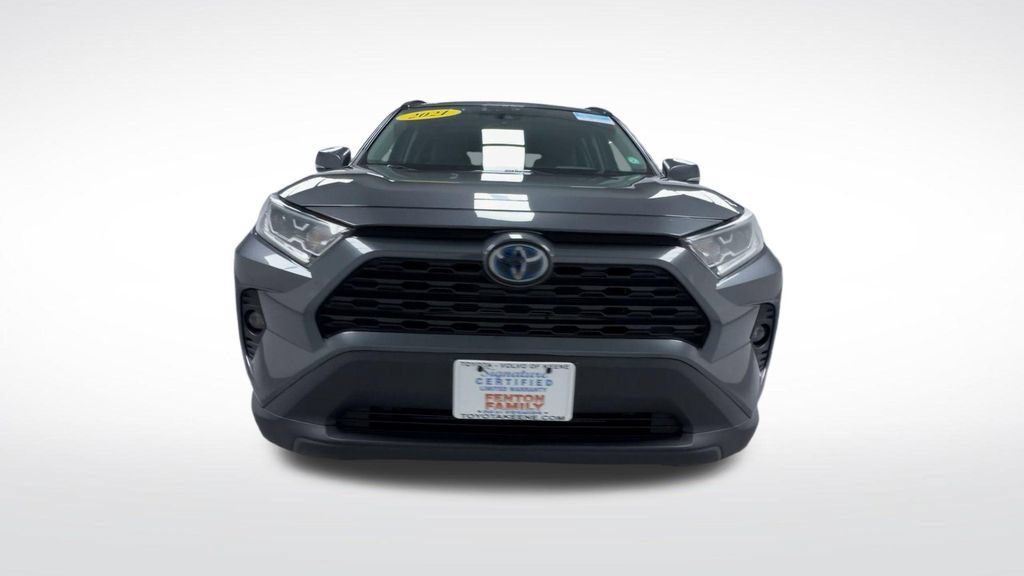Used 2021 Toyota RAV4 XLE w/ Convenience Package AWD/4WD image 3