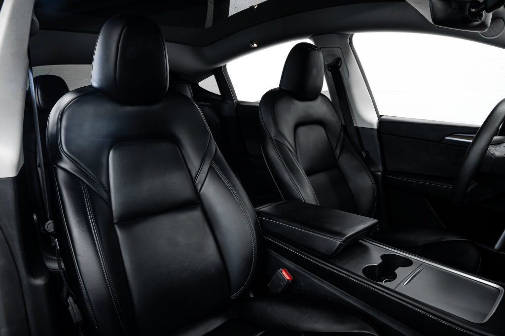 Used 2025 Tesla Model Y Long Range RWD image 31