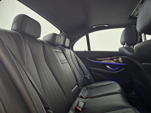 Used 2017 Mercedes-Benz E 300 4MATIC image 21