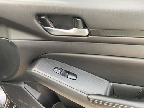 Used 2025 Nissan Altima 2.5 SV image 15