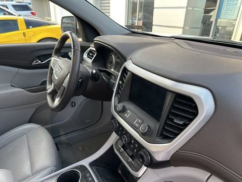 Used 2023 GMC Acadia SLT w/ Preferred Package image 15