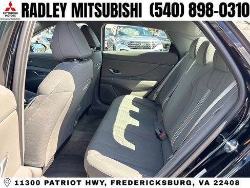 Used 2025 Hyundai Elantra Hybrid FWD image 12