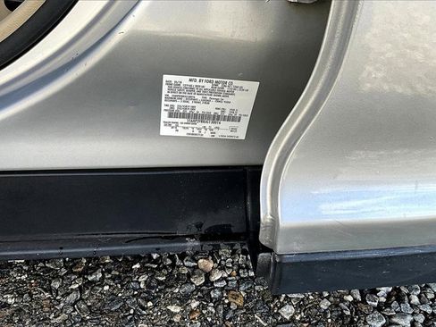 Used 2018 Ford Taurus Limited image 29