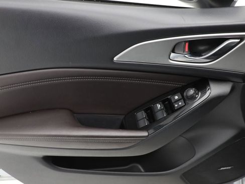 Used 2018 MAZDA MAZDA3 Touring image 14