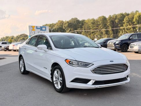 Used 2018 Ford Fusion SE w/ Equipment Group 602A FWD image 5