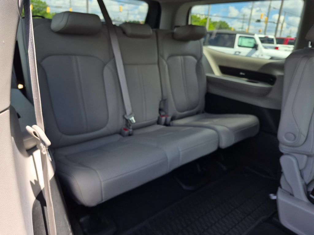 Certified 2024 Jeep Wagoneer Series II RWD image 29