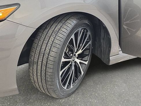 Used 2019 Toyota Camry SE FWD image 32