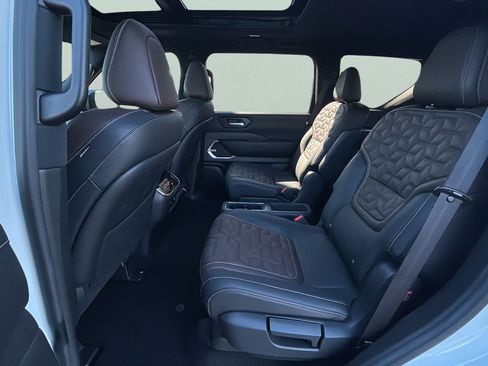Used 2025 Nissan Armada Platinum Reserve AWD/4WD image 18