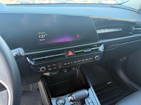 Certified 2023 Kia Niro EX image 19